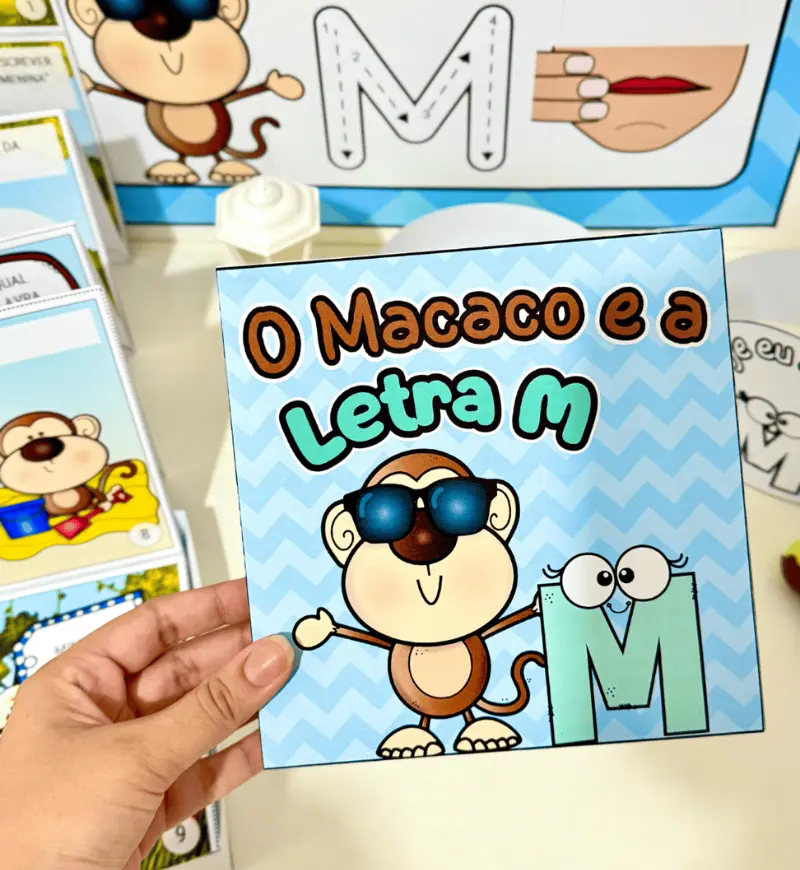 História na Caixa - Letra M