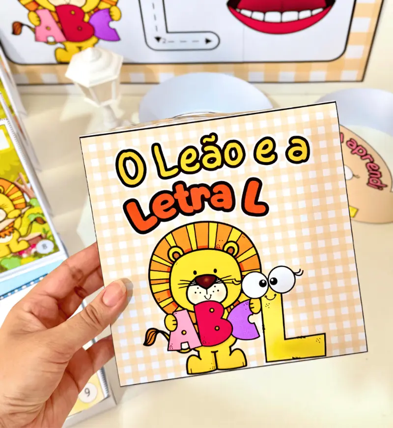 História na Caixa - Letra L